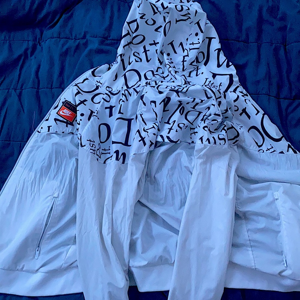 Women’s Nike zip up wind breaker